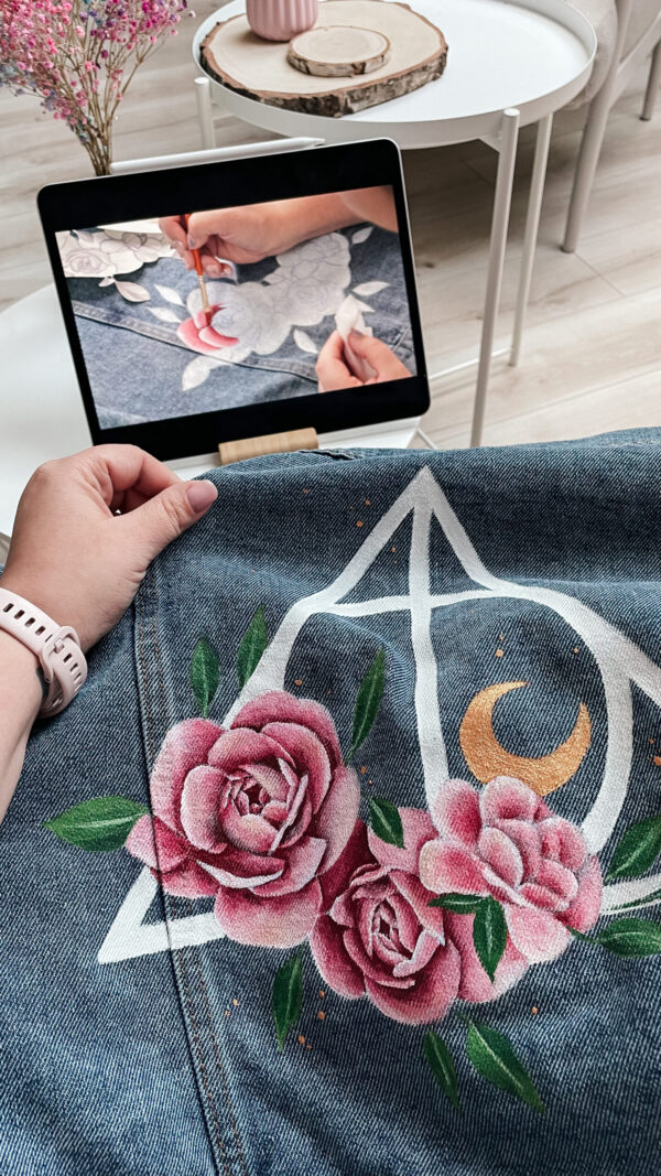Podstawowy kurs jak malować na ubraniach – zmaluj ze mną kurtkę! + tutorial kwiaty Kurtka insygnia