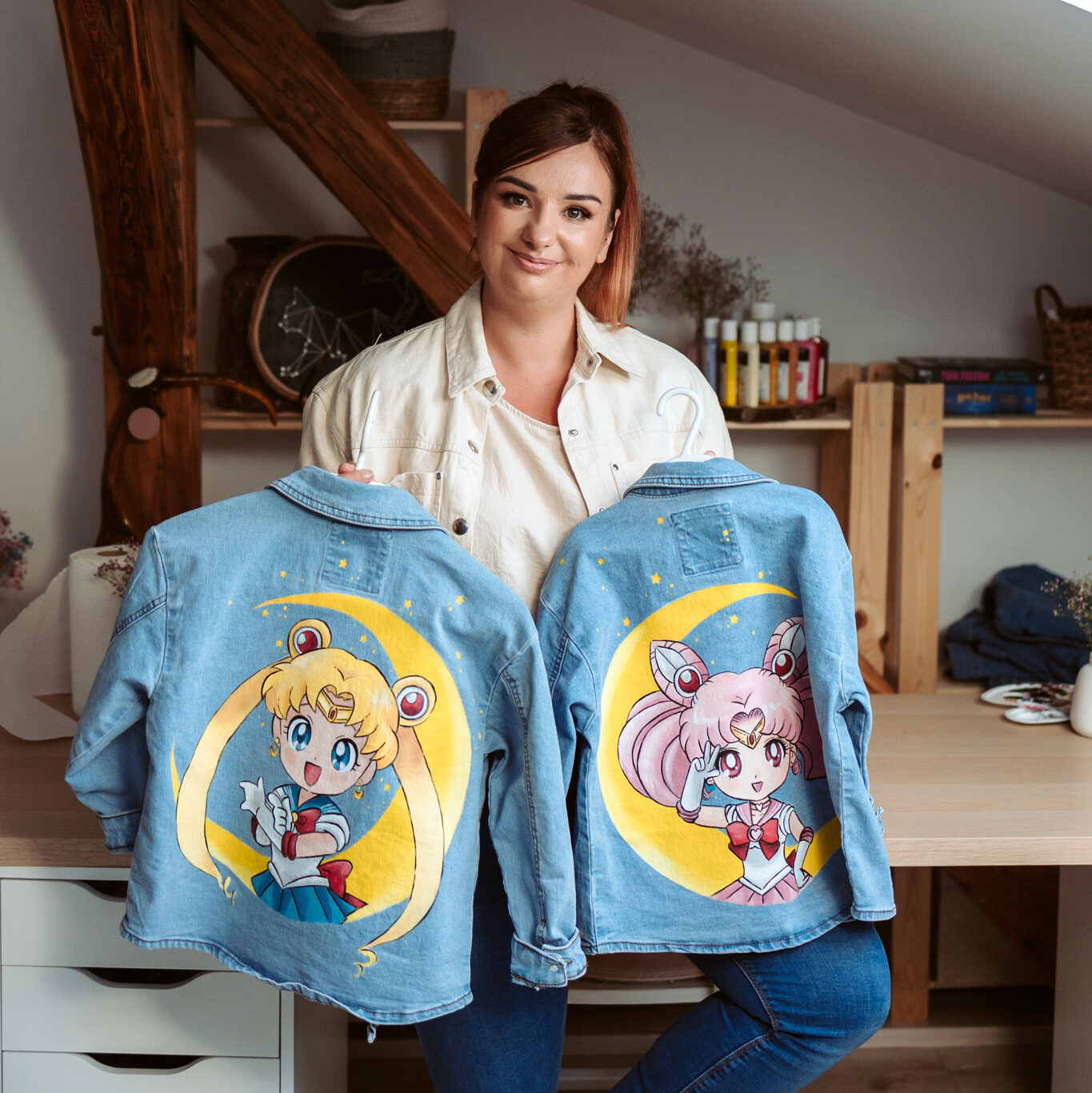 Kurtka jeansowa - custom czyli ręcznie malowana, unikalna, wyjątkowa z inspirowana ksiezczkami z ksiezyca